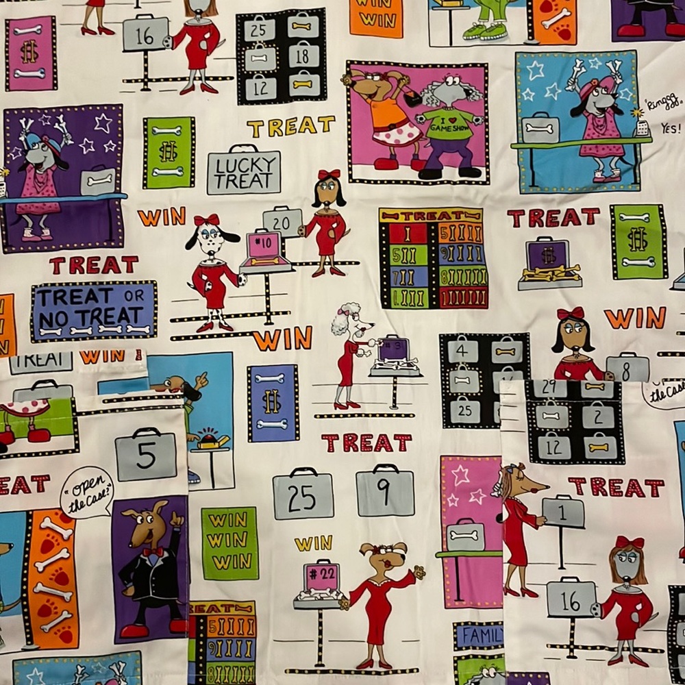 Gently Worn “Deal or no Deal” Veterinary Scrub Top Size Small (fits like Medium)